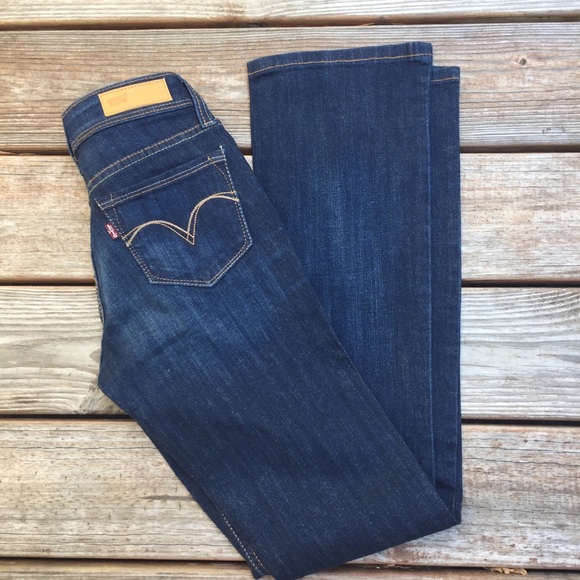 Levis - Picture 2 of 6